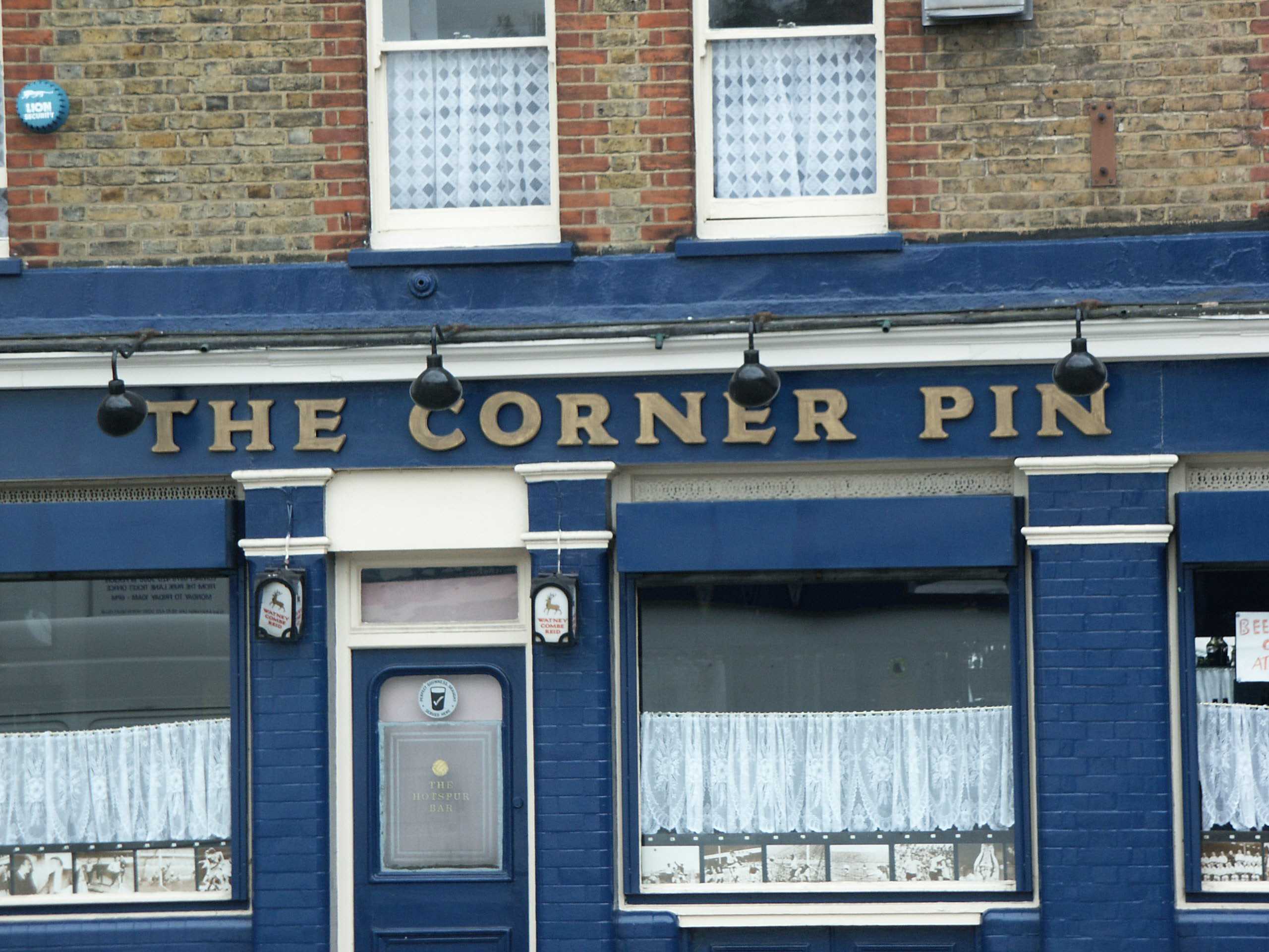 The Corner Pin, supporterpub High Road/The Park Lane