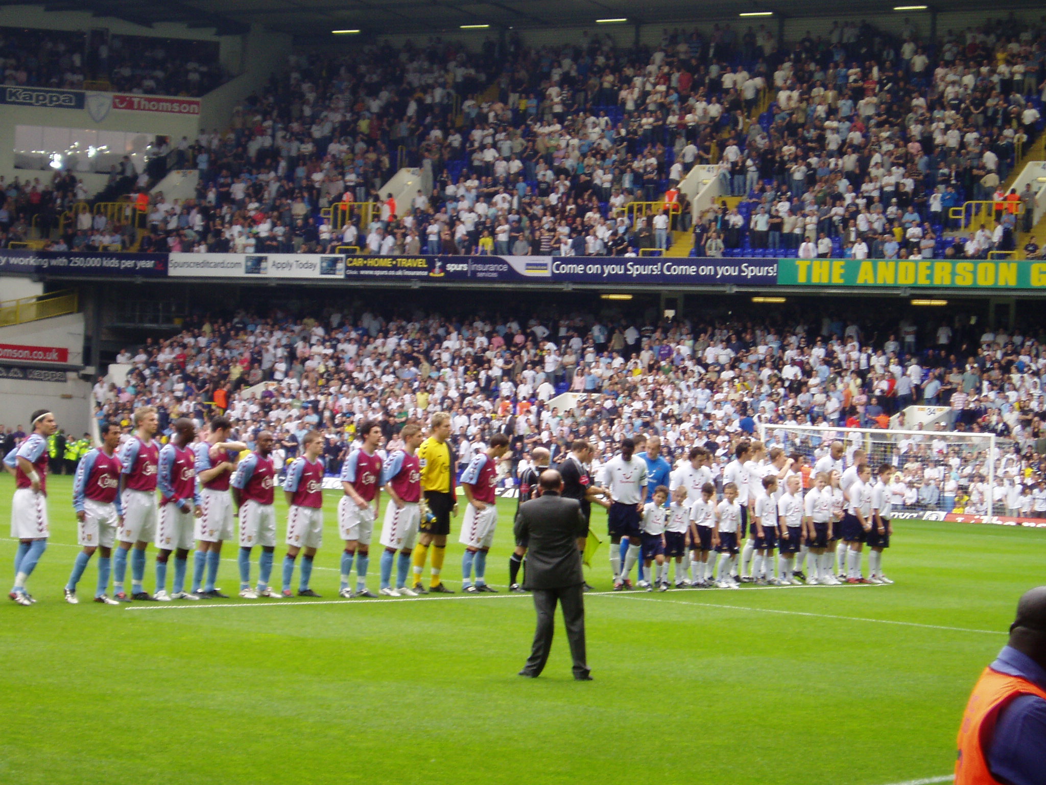 Aston Villa och Spurs inför matchen på White Hart Lane.